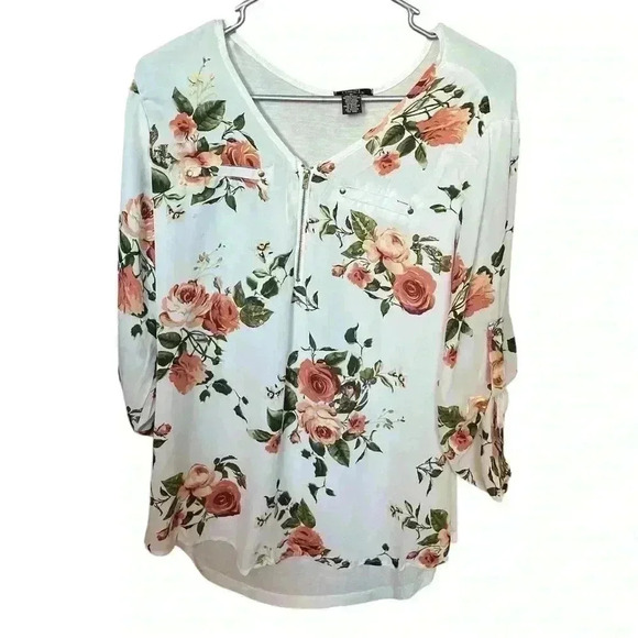 Rue21 Tops - Rue21 floral blouse with gold zipper closure adjustable 3/4-full length sleeves